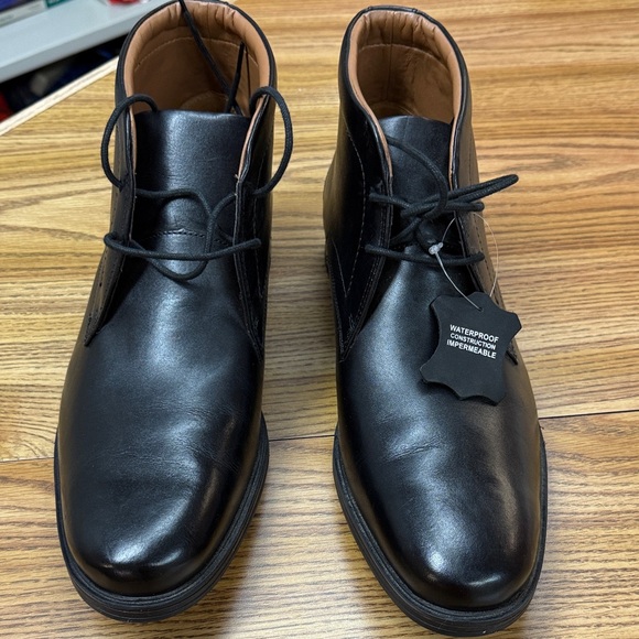 Clarks Black Leather Chukka Boots - Picture 1 of 6